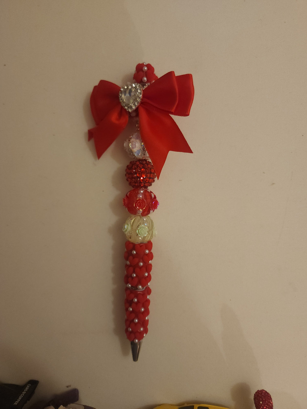 Red bow pen