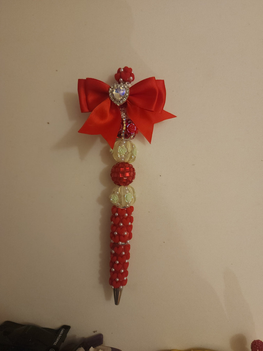 Red bow pen