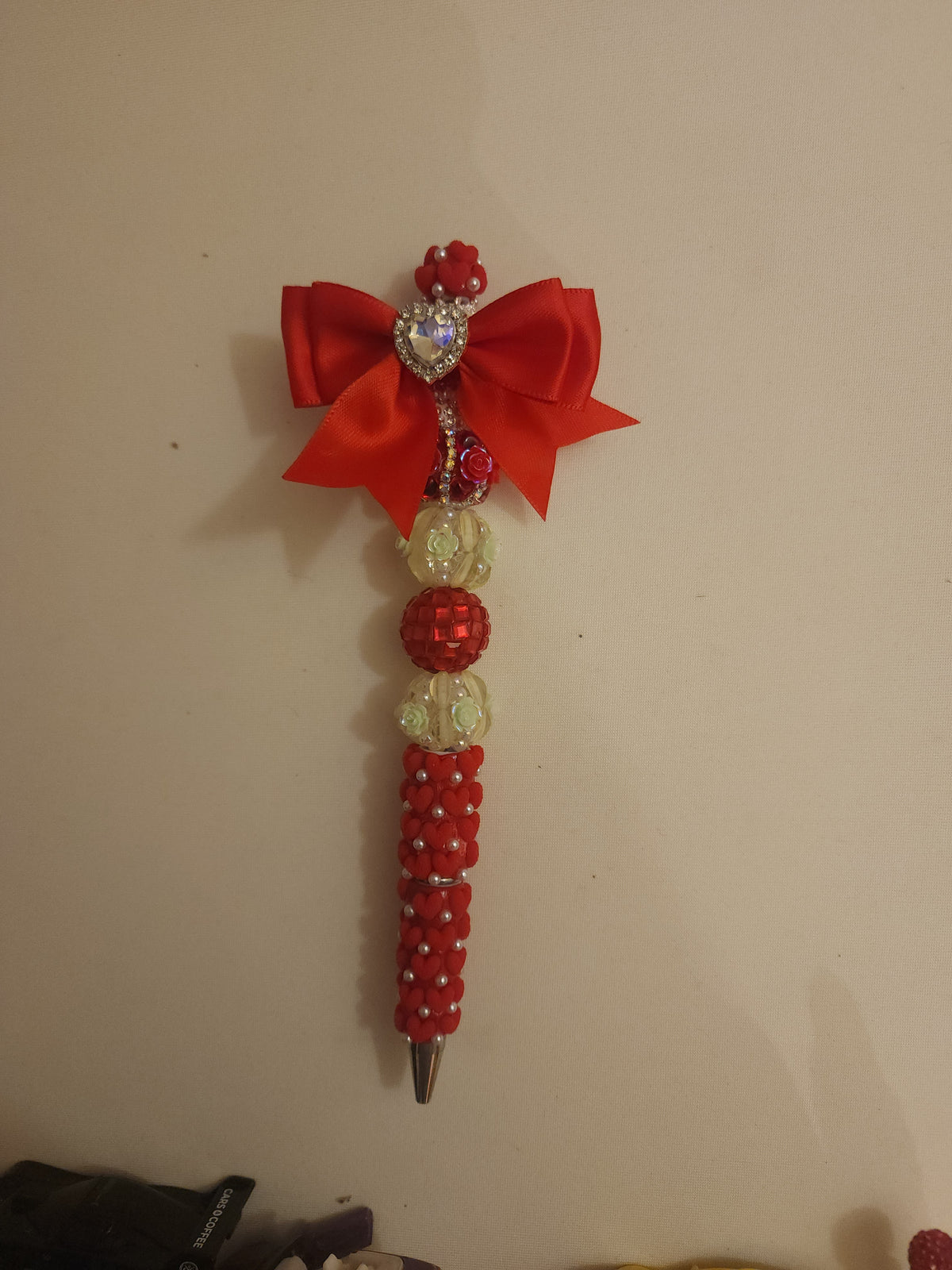 Red bow pen